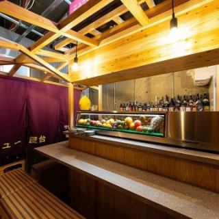 Please feel free to drop by our store just as you would drop by a food stall in Nakasu.Solo diners are also welcome! We have seats perfect for a variety of occasions, such as a quick drink before heading home or a sudden drinking party with colleagues.You can sit side by side, making it perfect for dates or families with children.