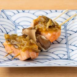 Grilled salmon with mushrooms and miso paste (1 piece)