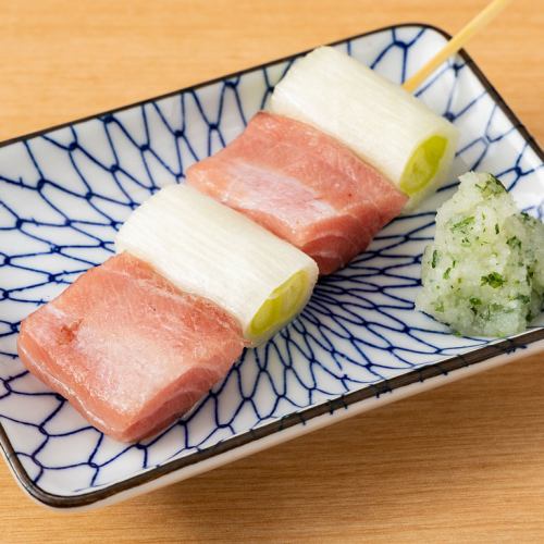 Bluefin tuna skewer with green onions (brain)