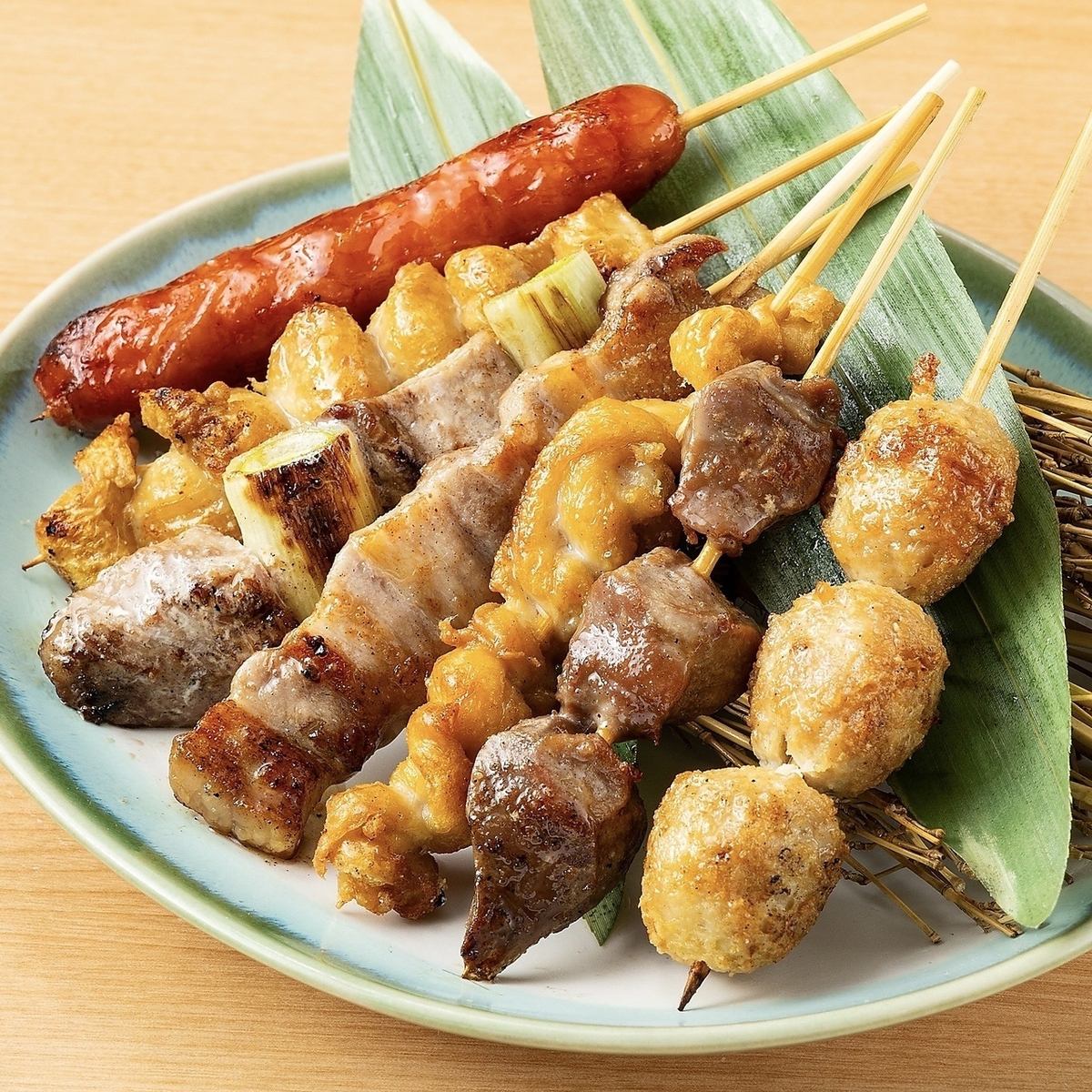 Fukuoka specialties "chicken skin and pork belly" are very popular! Vegetable and cheese rolls are also available.