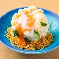 温玉と揚げラーメンのポテサラ