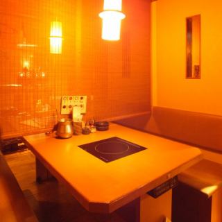 清潔感ある明るい雰囲気の店内♪仕切りがあるのでプライベート感覚でくつろげます※写真は系列店です