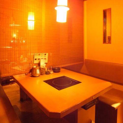 清潔感ある明るい雰囲気の店内♪仕切りがあるのでプライベート感覚でくつろげます※写真は系列店です