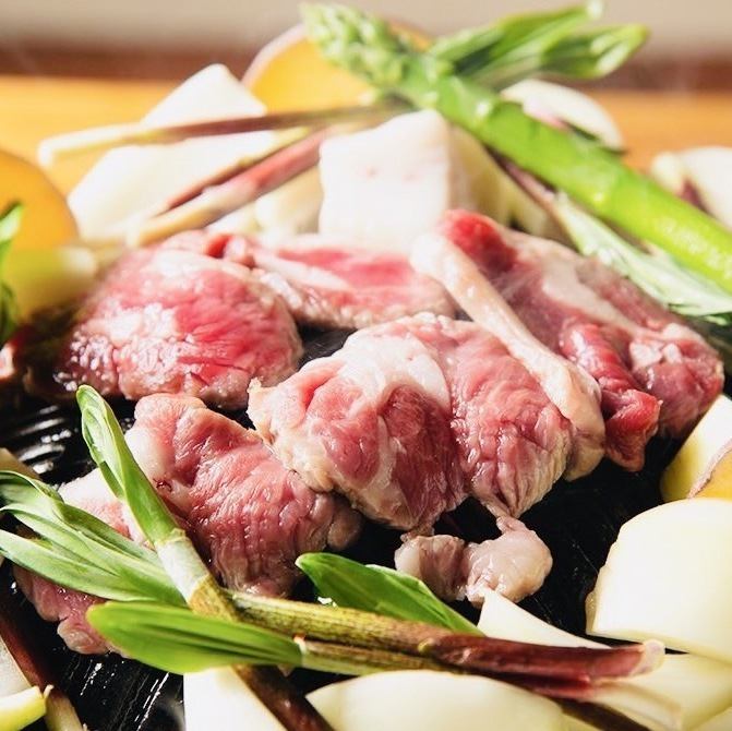 噛むほどに美味しい上質な熟成生ラム肉を堪能いただけます。