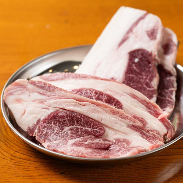 一口で虜。とろける脂の「アイスランドマトン」