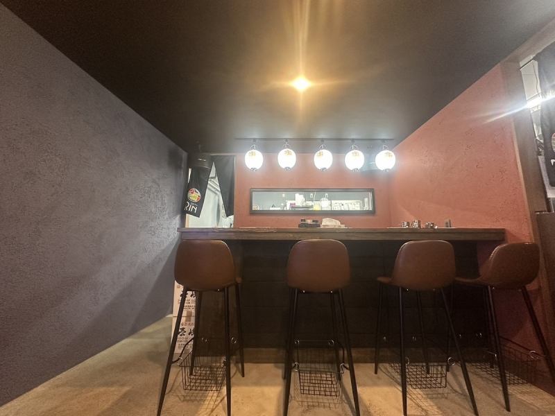 We also have counter seats for your convenience, even if you are alone.Please feel free to visit us on your way home from work or shopping.Please feel free to order even if you are alone.We also have a wide selection of snacks that go well with alcohol.