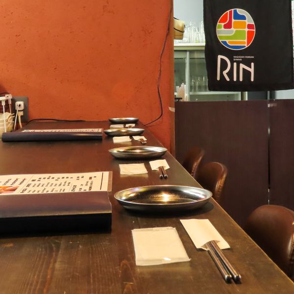 【普段使いにも最適◎】お一人様でもお気軽にご利用いただけるようカウンター席もご用意しております。お仕事帰りやお買い物帰りにも気軽にご来店ください。おひとり様でもお気軽にご注文ください。お酒に合うおつまみメニューも豊富です。