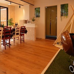 【BBQスペース】御洒落なカントリー風の部屋で室内BBQもできます。
