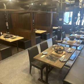 【5名様掛けテーブル席】ご家族やグループでのご利用に最適な、ゆったりとしたテーブル席◎ご来店お待ちしております。