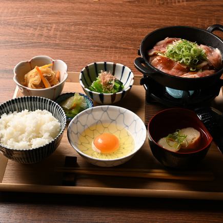 Lunch only: Chicken and egg hotpot set meal in sukiyaki style (drink and dessert included)
