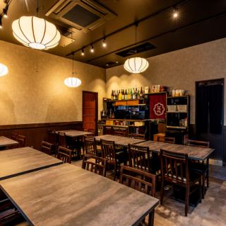 【桌位】2-4人 餐厅环境非常安静放松。这里是与家人朋友聚会的理想场所。我们服务于各个年龄段的顾客。在舒适的环境中享用美味佳肴！允许吸烟。[神保町/包间/鸡肉料理/宴会/生日/肉类/周年纪念/畅饮/约会/柏火锅/叉烧火锅/江户甘味味噌]