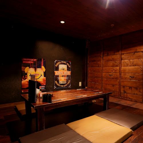 足をゆったり伸ばしてお寛ぎ頂けるお席もご用意しています♪