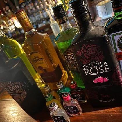 豊富なドリンクは100種類以上!!