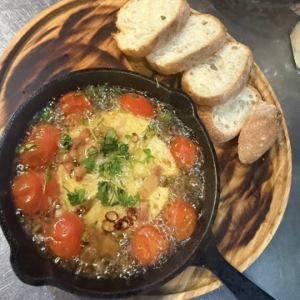 トマトとカマンベールのアヒージョ