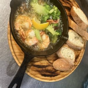 海老とアサリのアヒージョ