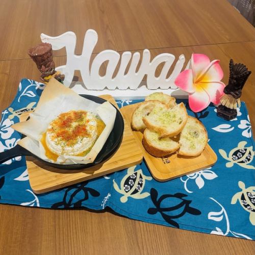 スイートチリカマンベール　ガーリックトーストを添えて