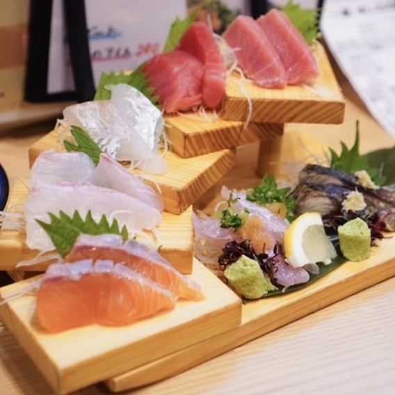 脂の乗ったお刺身や握りを、驚くほど手頃な価格で楽しめます。