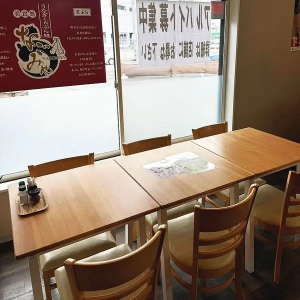 6名様掛けのテーブル席を1席ご用意いたしております。女子会やママ会など少人数でのご宴会に是非ご活用ください。絶品のうなぎと天ぷらを嗜みながら素敵な時間をごゆっくりお楽しみください。