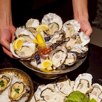 Enjoy raw oysters, steamed oysters, and grilled oysters all at once with the Oysters Course (6,900 yen)