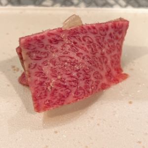 宫崎牛肉握寿司（配酱汁和盐）