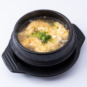 Fluffy egg soup