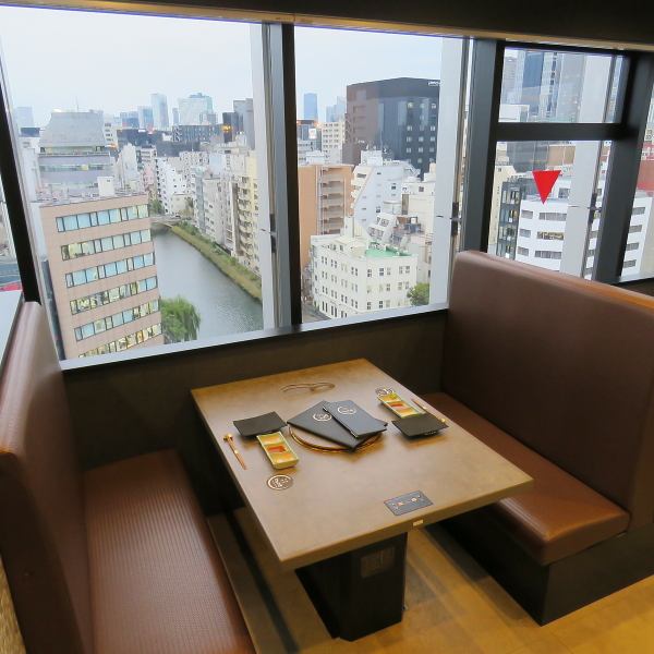 心地良い落ち着いた空間の店内には、ゆったりとしたテーブル席、特別な日にぴったりの個室席がございます。誕生日や記念日のお祝いやデートなど大切な日のお食事や、女子会など幅広いシーンでご利用いただけます。おしゃべりに花を咲かせながら絶品焼肉をご堪能ください。特別な日をより特別にするためのお手伝いをします。