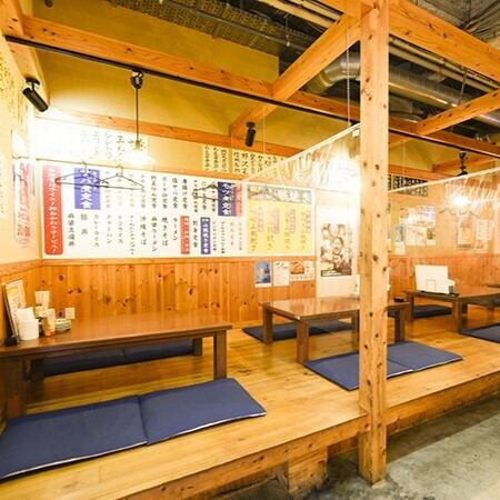 当店は、粋な空間と酒場メシが楽しめるネオ大衆酒場です☆ 雰囲気は抜群で、モダンな内装が特徴です。落ち着いた雰囲気の中で、リラックスしながら風情ある酒場メニューをお楽しみいただけます。こだわりの料理や豊富なお酒を取り揃え、お客様の心を満たす至福のひとときを演出いたします。ぜひご利用ください。