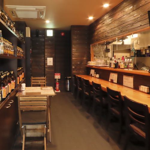 <p>【カウンター席】店内にはお料理やお酒をゆっくりとお楽しみいただけるカウンター席を6席ご用意しております◎落ち着いた雰囲気の中でこだわりのメニューを存分に味わっていただけます♪</p>