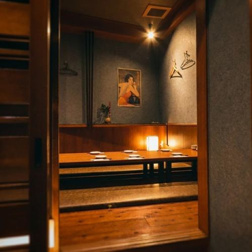 <p>【会社帰りのサク飲みや友人との飲み会に】温かみある大衆的な雰囲気で4名テーブルや6名ソファー席など人数に応じた席をご用意してます。仕事帰りの同僚や気の合う仲間と一杯。隣のお客様との距離も近く「一緒に乾杯しましょう」と大人になってからの大切なご縁もあるかも!</p>