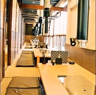 Have a meal near the window ♪ It is a table for 6 people, but it can be used by a large number of people if there is no partition ◎ * Air replacement is perfect by installing a ventilation duct