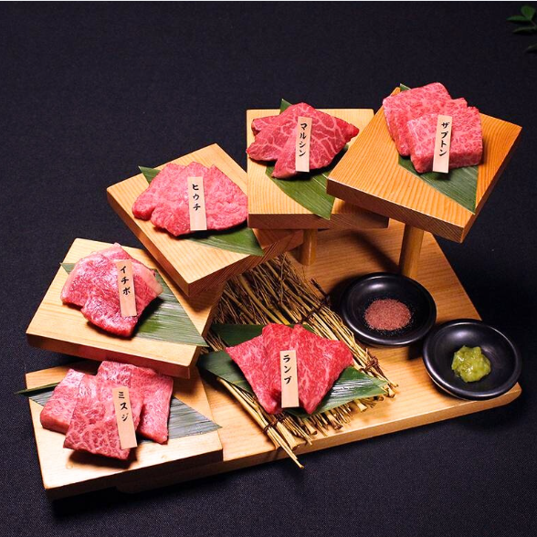 お肉の階段盛りは宴会で盛り上がること間違いなし！特選希少部位の階段盛り(2・3人前)