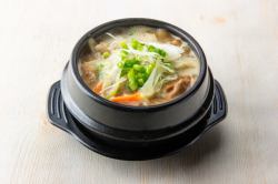 【名物】 牛もつ煮込み