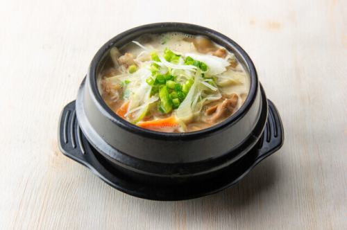 【名物】 牛もつ煮込み