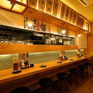 《1名様歓迎》お一人様も大歓迎です◎一人様でのご来店も心より歓迎いたします。 お仕事帰りの一杯やお食事に、気兼ねなくお立ち寄りいただけるカウンター席をご用意してお待ちしております。