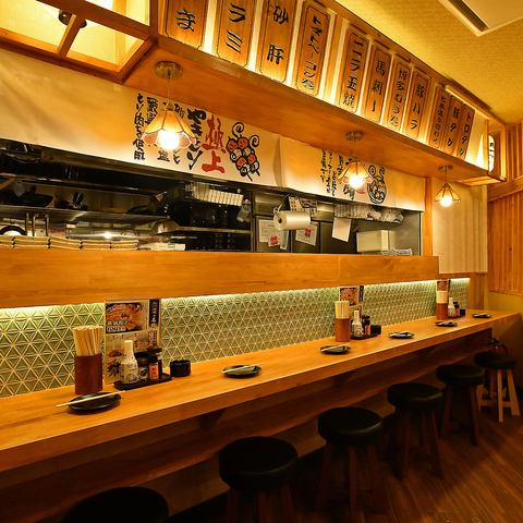 《1名様歓迎》お一人様も大歓迎です◎一人様でのご来店も心より歓迎いたします。 お仕事帰りの一杯やお食事に、気兼ねなくお立ち寄りいただけるカウンター席をご用意してお待ちしております。