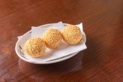 Sesame dumplings