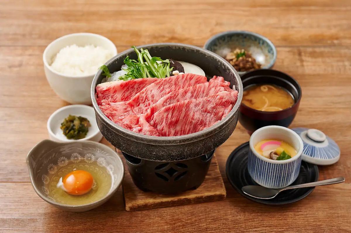 We offer carefully selected Matsusaka beef, Kuroge Wagyu beef, and Owari beef.