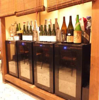 焼酎や日本酒などを保存するために専用の冷蔵庫も設置致しております。