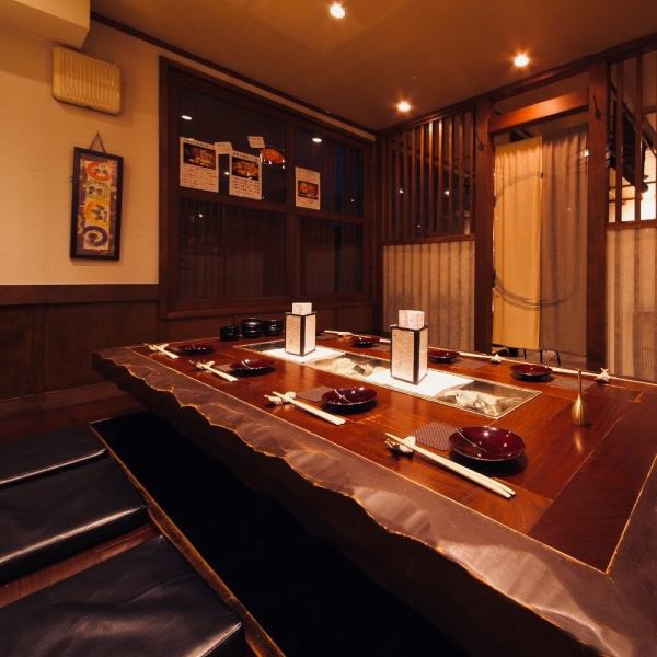 [Suitable for 4 people♪ A private room with a sunken kotatsu where you can relax and relax] There is also a sunken kotatsu-style tatami room at the back of the store♪ Perfect for various banquets and farewell parties ☆ The open and calm interior is suitable for any occasion ◎