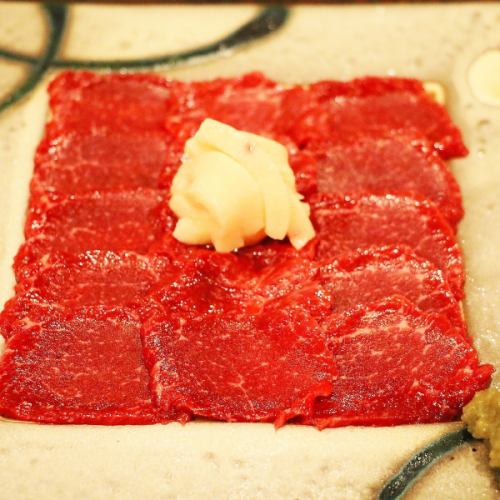 [Meat] Horse sashimi ~ Lightly frosted ~