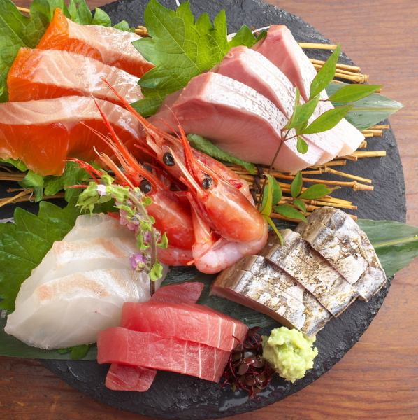 [Enjoy dishes that go well with alcohol ◎] Assorted seasonal sashimi with a focus on freshness and flavor