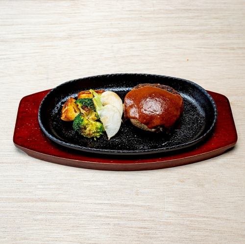 黒毛和牛100%の自家製ハンバーグデミグラス