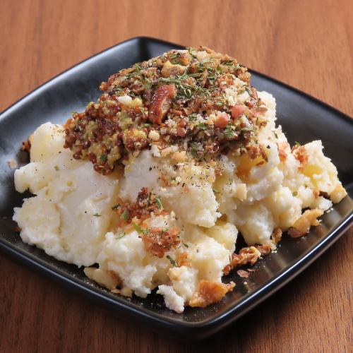自家製ポテトサラダ 燻製粒マスタードとミックスナッツ