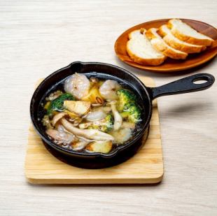 海老と野菜のグリルアヒージョ