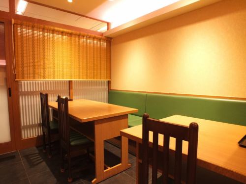 <p>江戸前鰻の老舗が、大阪ステーションシティで味わえます。活けの国産鰻を白焼きしたのち一度蒸してから何度も秘伝のタレをつけて焼き上げます。一度蒸しているので、ふっくらとした食感がお楽しみいただけます。</p>