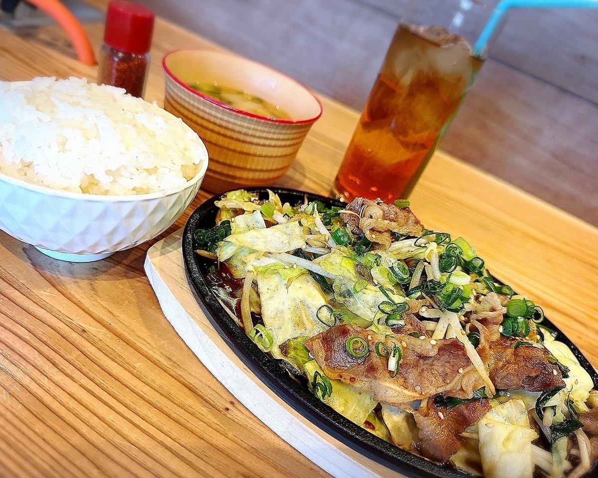 ランチメニュー・定食メニューが豊富！腹ペコの学生さんもぜひ◎