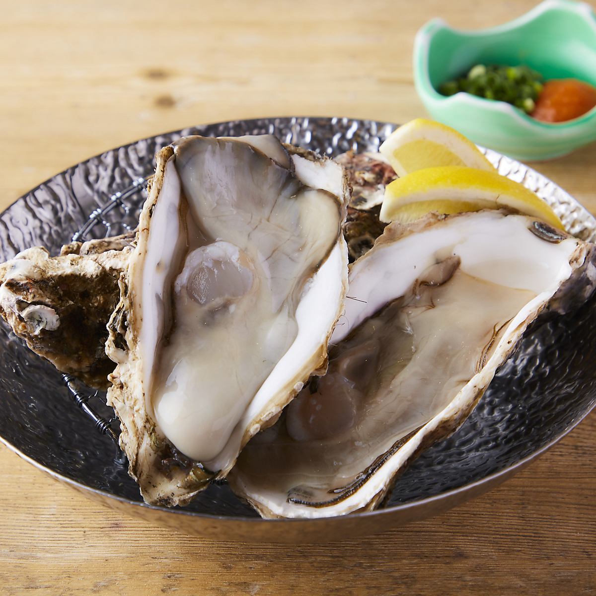 We offer a wide variety of dishes using Hiroshima specialties such as conger eel rice and oysters!