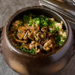 닭 검은 구운 토 냄비 밥