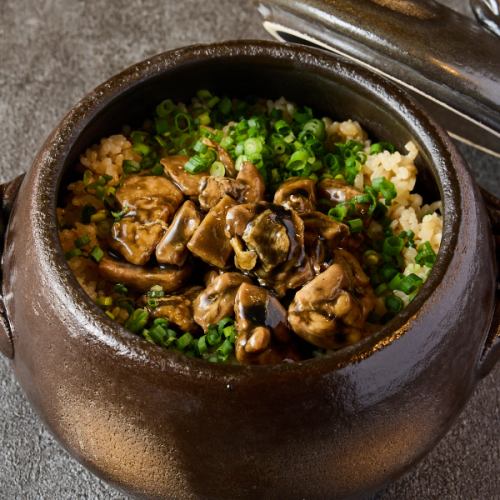 닭 검은 구운 토 냄비 밥