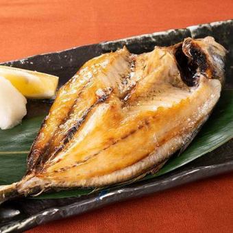 Charcoal-grilled marbled horse mackerel